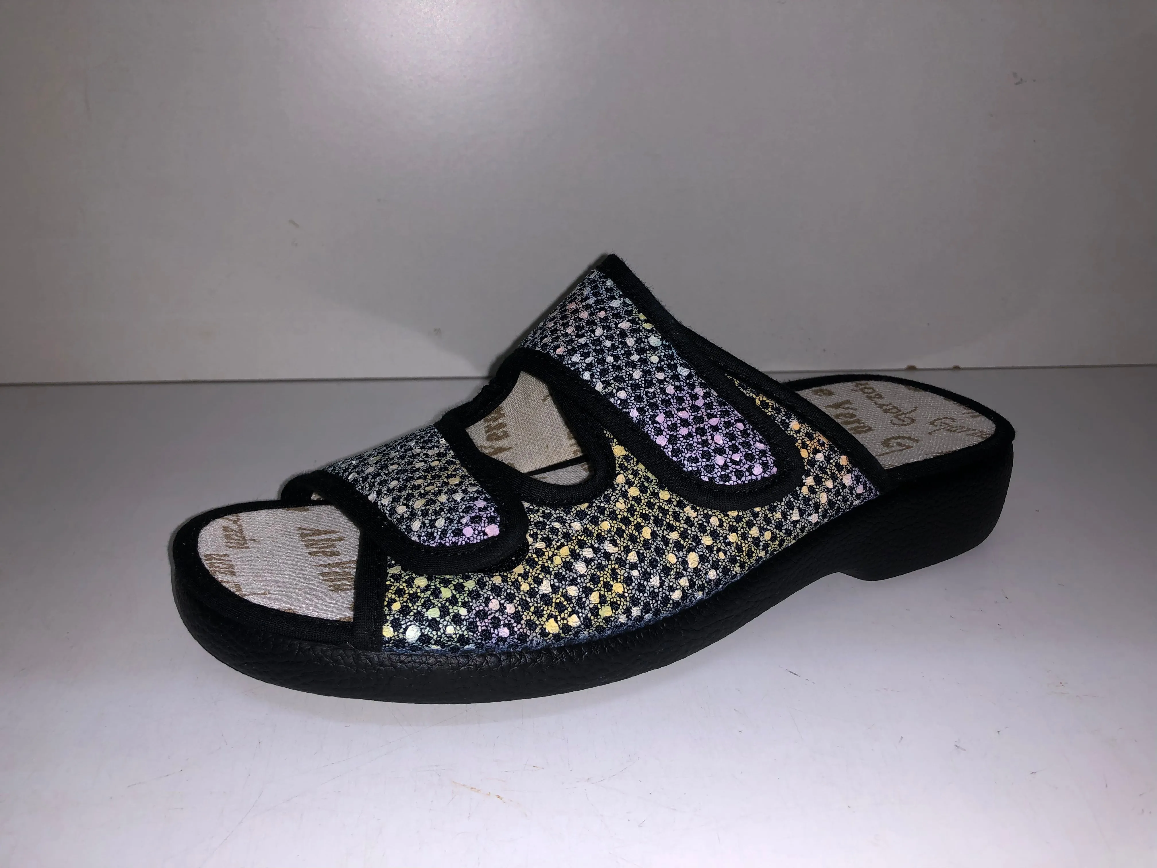 3210219 BLACK