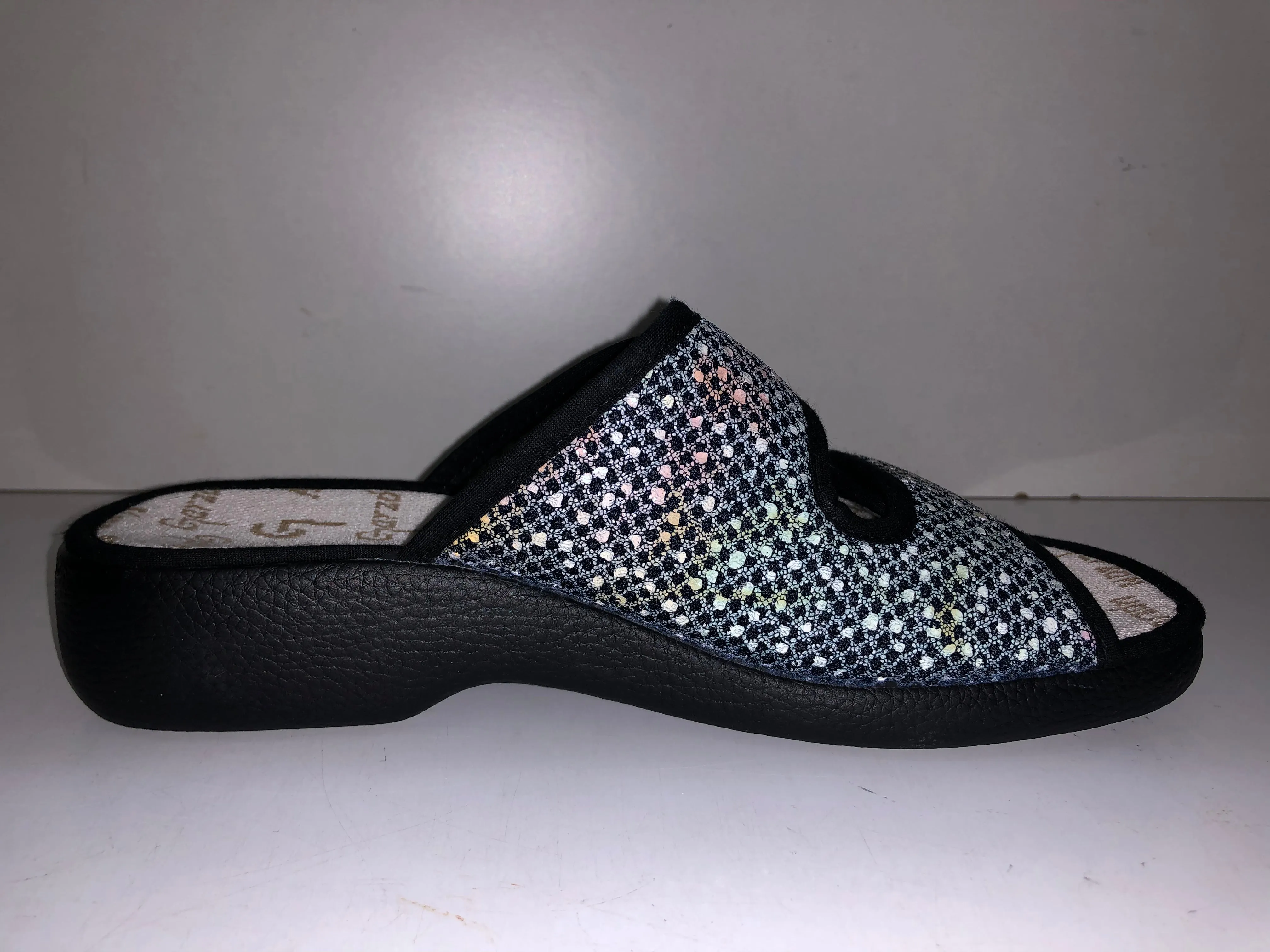 3210219 BLACK