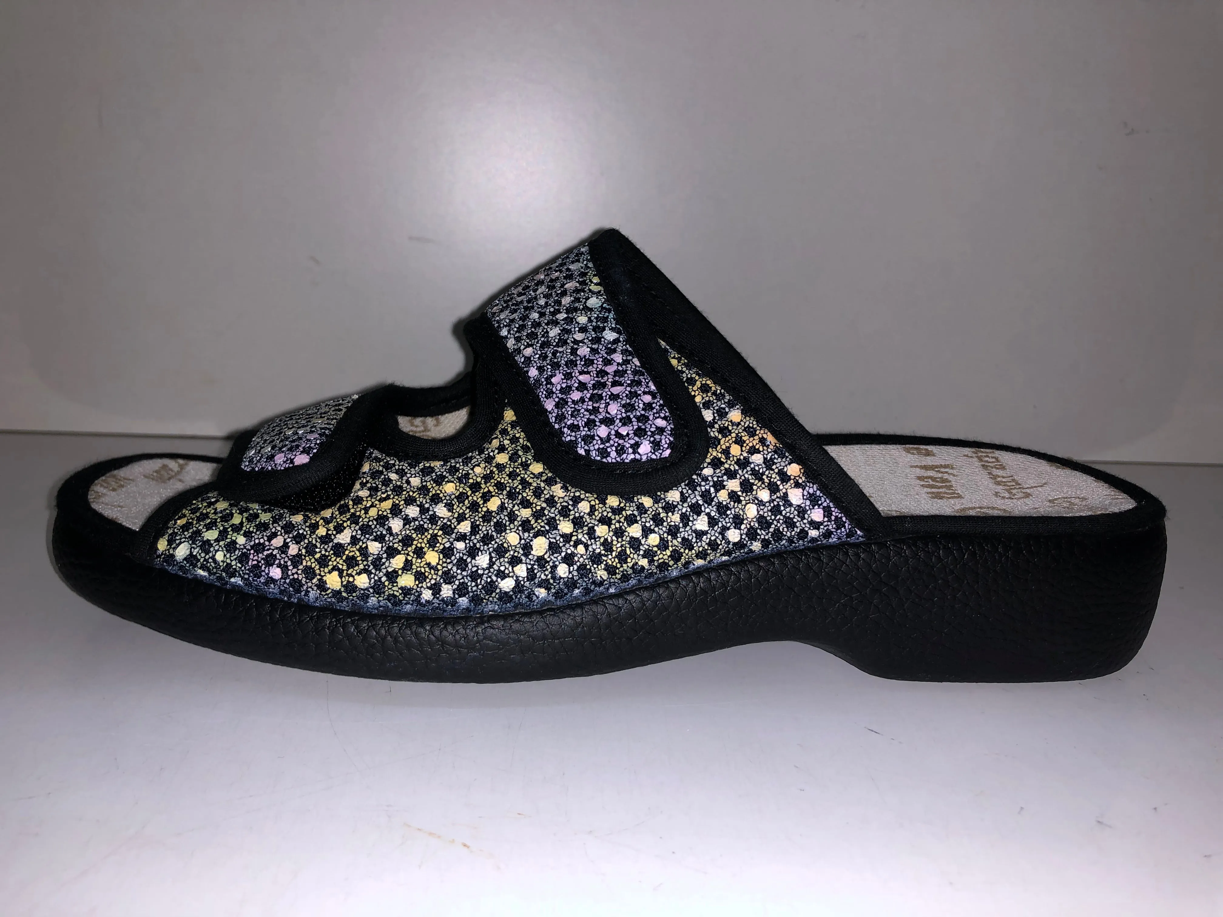 3210219 BLACK