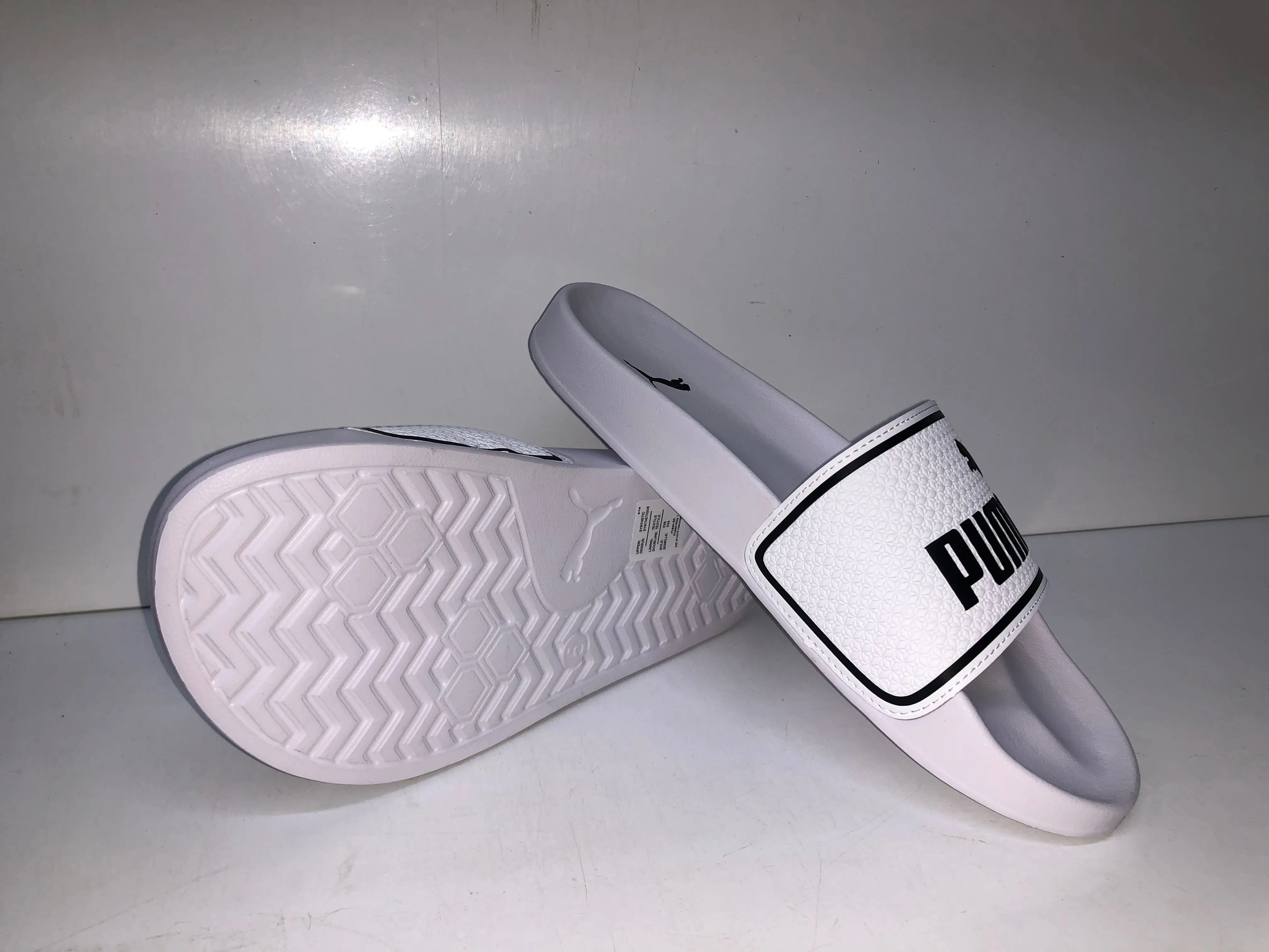 384139 02 WHITE BLACK