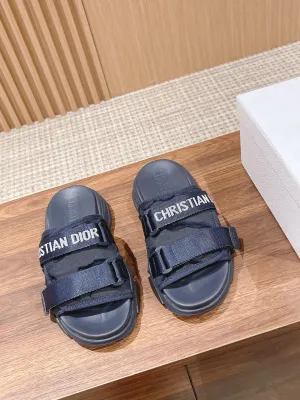 Di* New thick-soled beach slippers