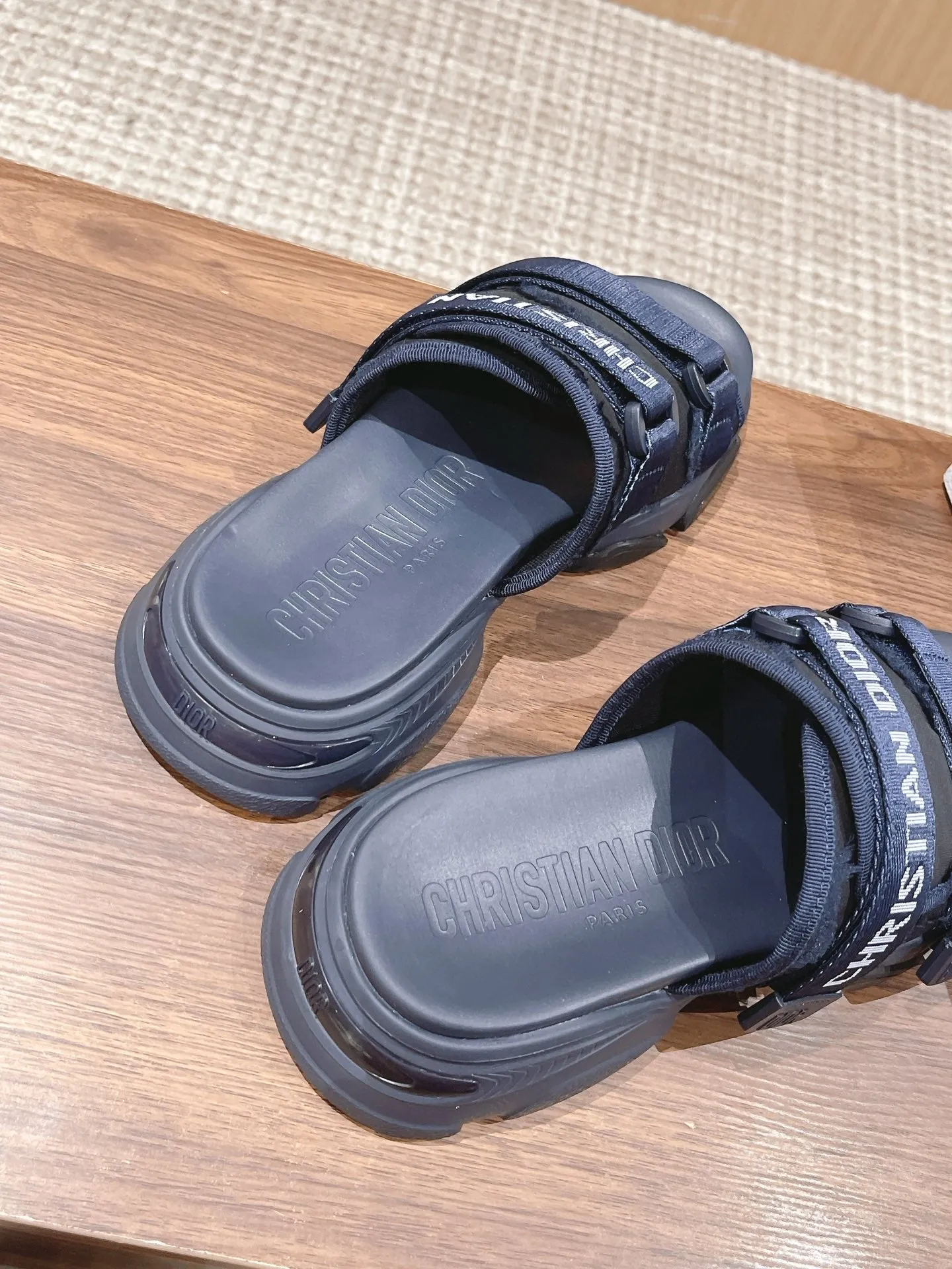 Di* New thick-soled beach slippers