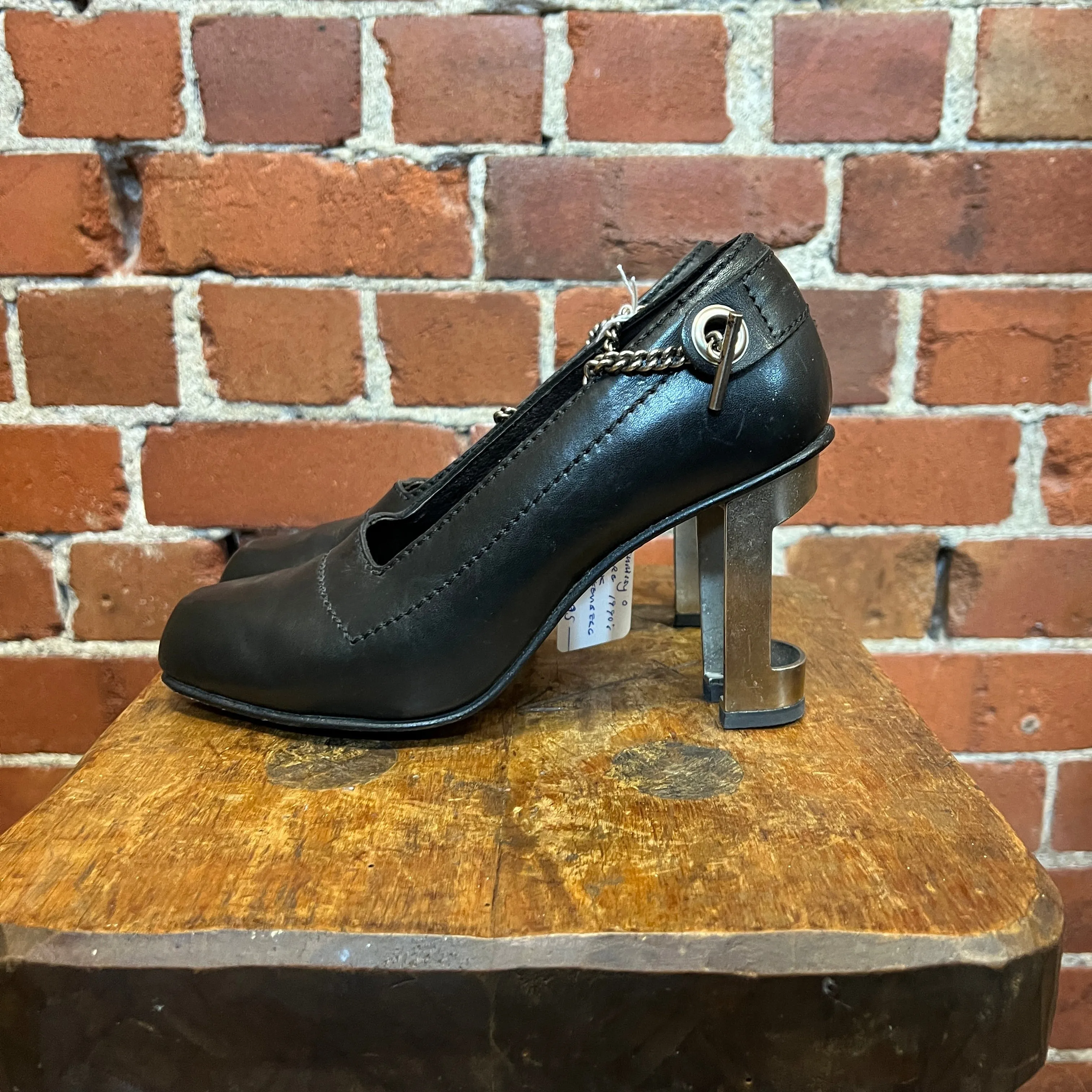 DIRK BIKKEMBERG metal heel chain shoes 38
