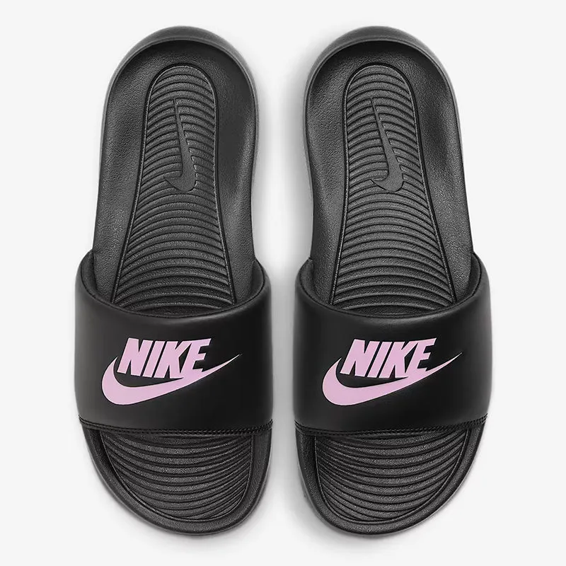W NIKE VICTORI ONE SLIDE