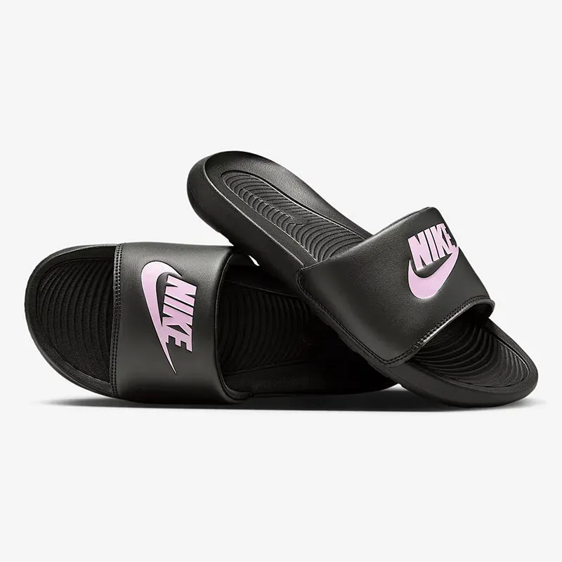 W NIKE VICTORI ONE SLIDE